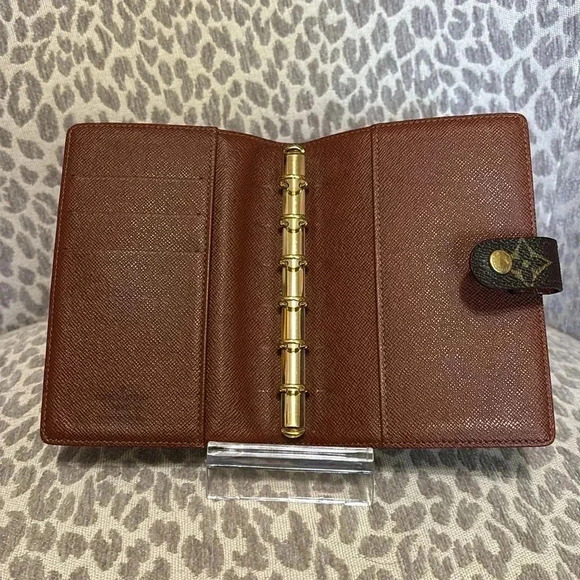 Louis Vuitton agenda - Picture 6 of 8